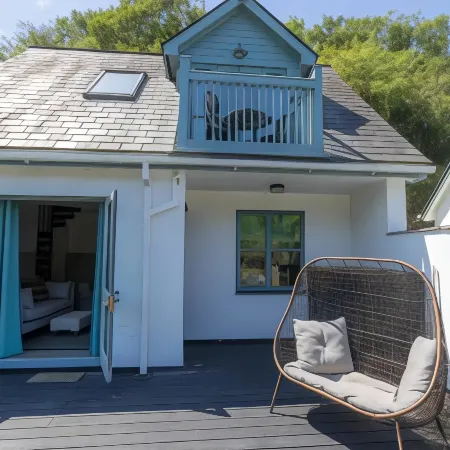 2 Bedrooms Overlooking Little Petherick Creek
