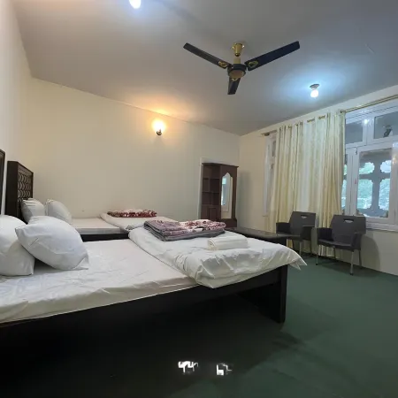 Qashqar Heights Отели в г. Читрал