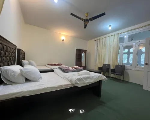 Qashqar Heights Hotel di Chitral