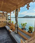 Lily of the World Houseboat Hotels in Nigeen Lake