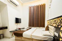 Hotel Khajanchi Hotels near Major Dinesh Park