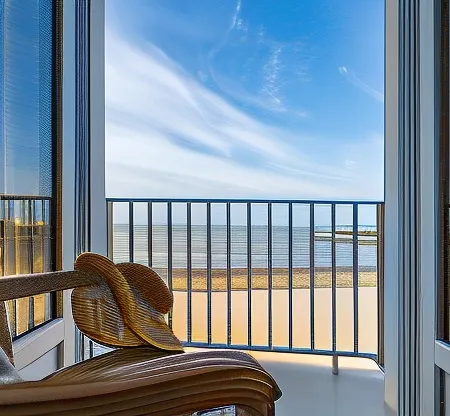 Cerise Royan - le Grand Hôtel de la Plage