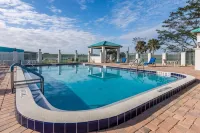 Days Inn & Suites by Wyndham Lake Okeechobee