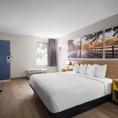 Days Inn by Wyndham Montgomery I-85 Hotel dekat Universitas Amridge