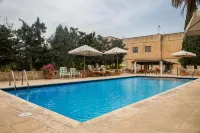Ta' Bertu Host Family Bed & Breakfast - Pools
