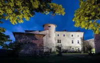 Château du Besset Hôtels à : Saint-Romain-de-Lerps
