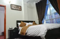 Grand Holiday Hotel - Parkplatz