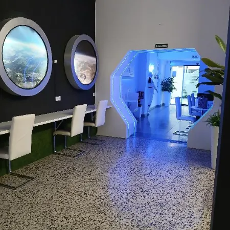 Capsule Inn Valencia Hostel Отели рядом с достопримечательностью «Центральный рынок Валенсии»