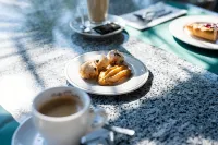 Ascona Lodge, Pool & Garden Retreat