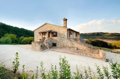 Casale le Orme Hotels near Monumento a Giuseppe Garibaldi
