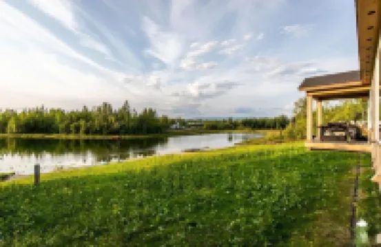 Lake house with stunning sunsets!
