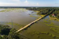 Peaceful Beaufort Single Story Ranch w/ Pond View - 3Br/2BA/8 Beds. Sleeps Many! Hotels in Beaufort