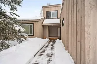 Peaceful Retreat w/Stunning Chugach Mountain Views