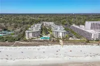 BEAUTIFULLY RENOVATED, OCEAN VIEW - VILLAMARE. PICKLEBALL-TENNIS INCLUDED.