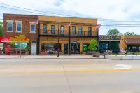 Modern Lakeside Vacation Home Hotels near Muskegon South Pierhead Lighthouse