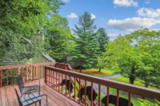 The Bear Lair-Cozy Retreat-Close to 2 Ski Resorts-Central Heating and AC