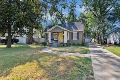 Broadmoor 3 Bed Pet Friendly Fenced Backyard Các khách sạn gần Kairos Global Llc