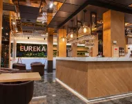 Yomo Eureka - Bares