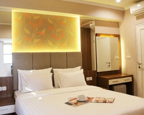 Apartemen Puncak Marina Hotels in Wonocolo