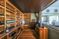 Moorcroft Manor Boutique Country Hotel - bar