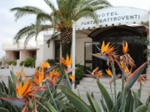 ホテル プンタクオットロベンティ エルコラーノのホテル