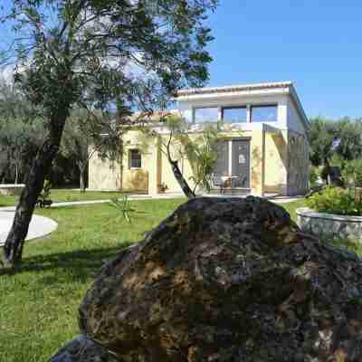 Three Stars Luxury Villas Hotel Exterior