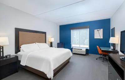 Holiday Inn Express & Suites Cleveland Northwest by IHG