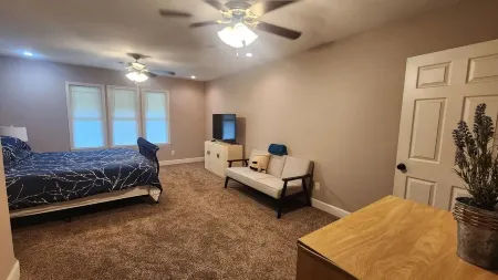 Spacious 4 bedroom Downtown Clarksville