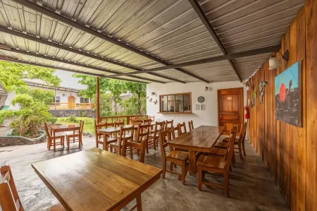 La Peregrina Galapagos B&B Отели рядом с достопримечательностью «Исследовательская станция Чарльза Дарвина»