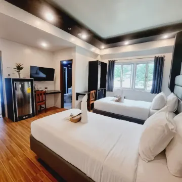 Dream Hotel Puerto Galera Отели рядом с достопримечательностью «Пляж Сабанг»