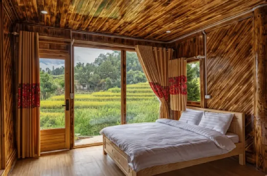 Hoa Chanh Bungalow Hotels near Muong Hoa valley
