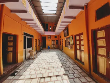 Goroomgo Laxmi Bhawan Dharamshala Mathura Отели в г. Матхура