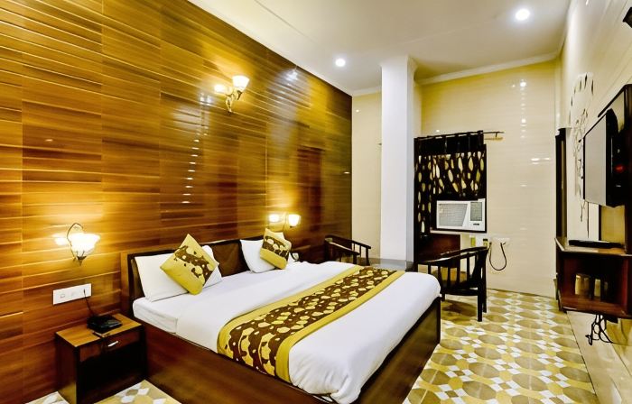 Hotel Holy City