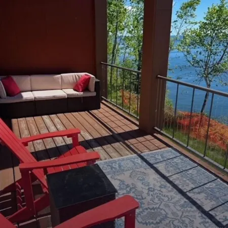 Aspen Shores: A Beautiful spacious three story home on Lake Superior