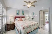 Seaside Elegance Your Coastal Getaway 월마트 슈퍼센터 주변 호텔