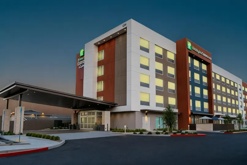 Holiday Inn Express & Suites Las Vegas - E Tropicana