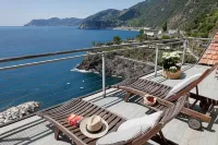 Arpaiu Hotels in Manarola