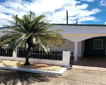 Quiet cozy 1 bedroom 1 bathroom just 2 blocks from beautiful beaches! Hotels in Arecibo