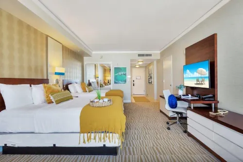 Stylish Studio with Pool and Arcade Access - Deluxe Beachfront Haven Hotels in Sunny Isles Beach