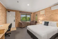 Macquarie Barracks Motor Inn Hotels near Charles Sturt University, Port Macquarie Campus