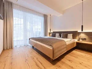 Max Mountain Apartments