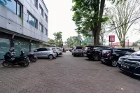 RedDoorz Premium at Hotel Ratu Residence
