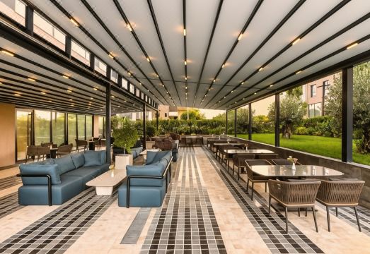 Mercure Tirana의 모던한 객실 인테리어