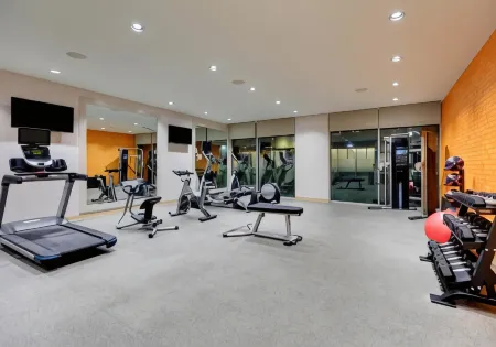 La Quinta Inn & Suites by Wyndham Lakeway Отели рядом с достопримечательностью «High 5»