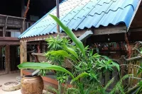RuenNamyen Resort Amphawa 사뭇송크람 호텔