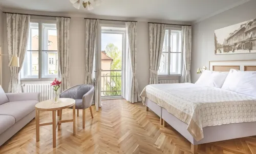 Hotel At the Golden Scissors