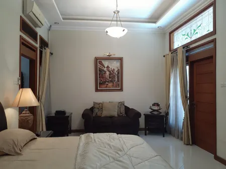 Griya Marwah Solo Java Отели в г. Colomadu