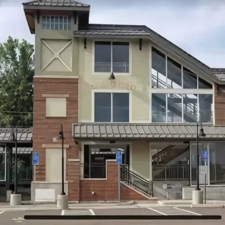 BEACH BUM CARRIAGE HOUSE with kayaks - steps to beach, park, marinas & brewery!