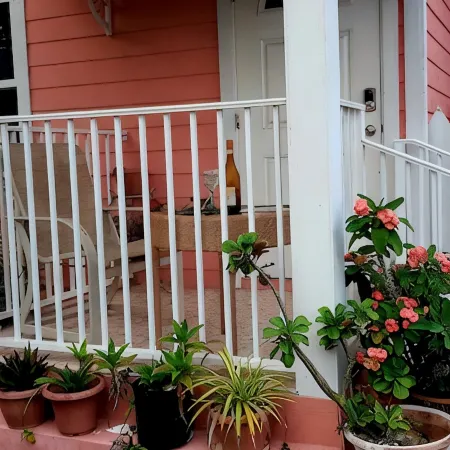 Relaxing, tastefully decorated one-bedroom unit with all modern facilities