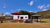 Jecheon Cheongpung Lake Caravan - ที่มีสระว่ายน้ำ